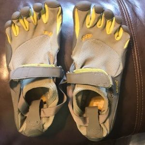 Vibram 5 toe shoes